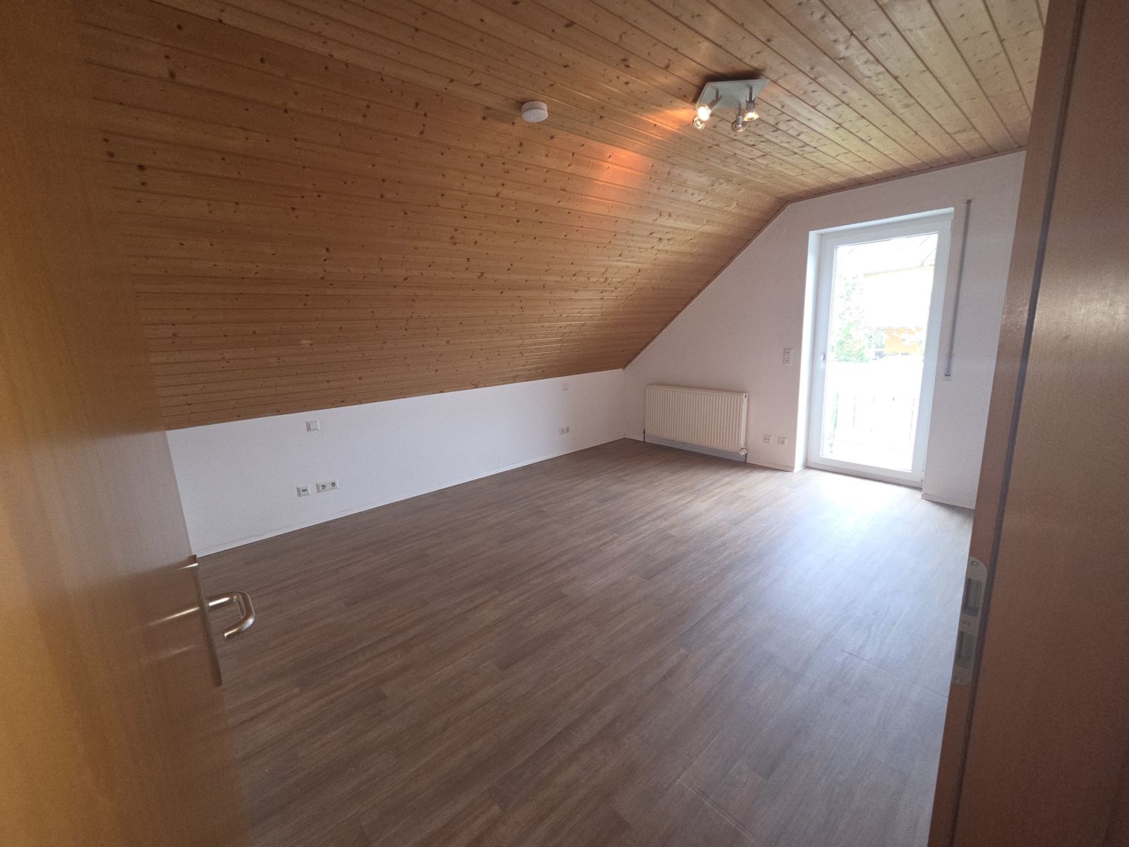 Schlafzimmer mit Balkonzugang